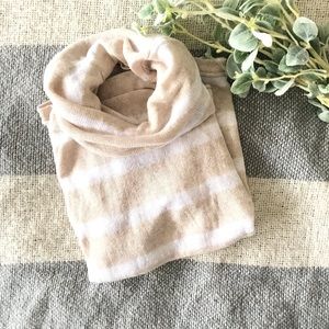 Short sleeved cowl neck top